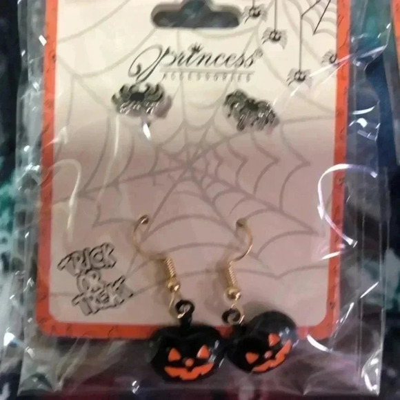 Halloween earring lot of 3‎ sets and a keychain/ clip - Picture 3 of 5